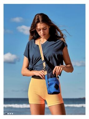 NWOT Free People United By Blue Bottle Bag in Blue & Tangerine